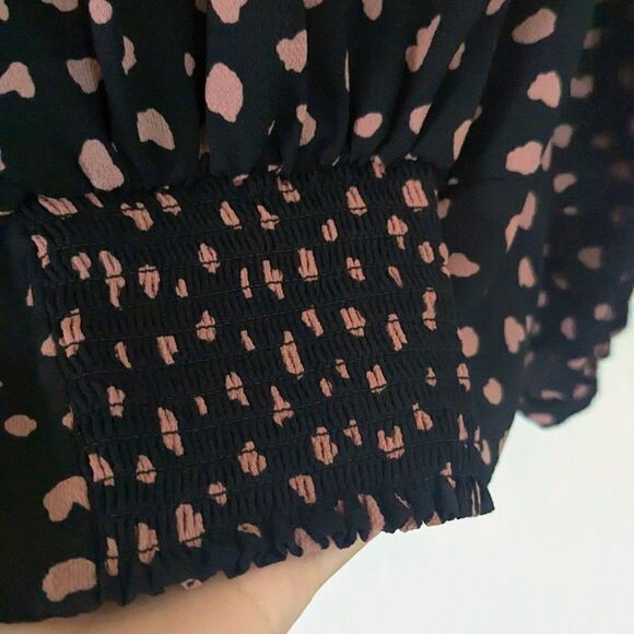 Womens All in Favor Blouse Black w/ Pink Polka Dot Long Sleeved V Neck Small GUC - Picture 7 of 9